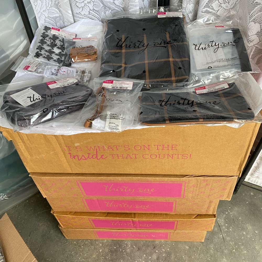 🤩 LOOK WHAT’S COMING FROM thirty-one for purchase
